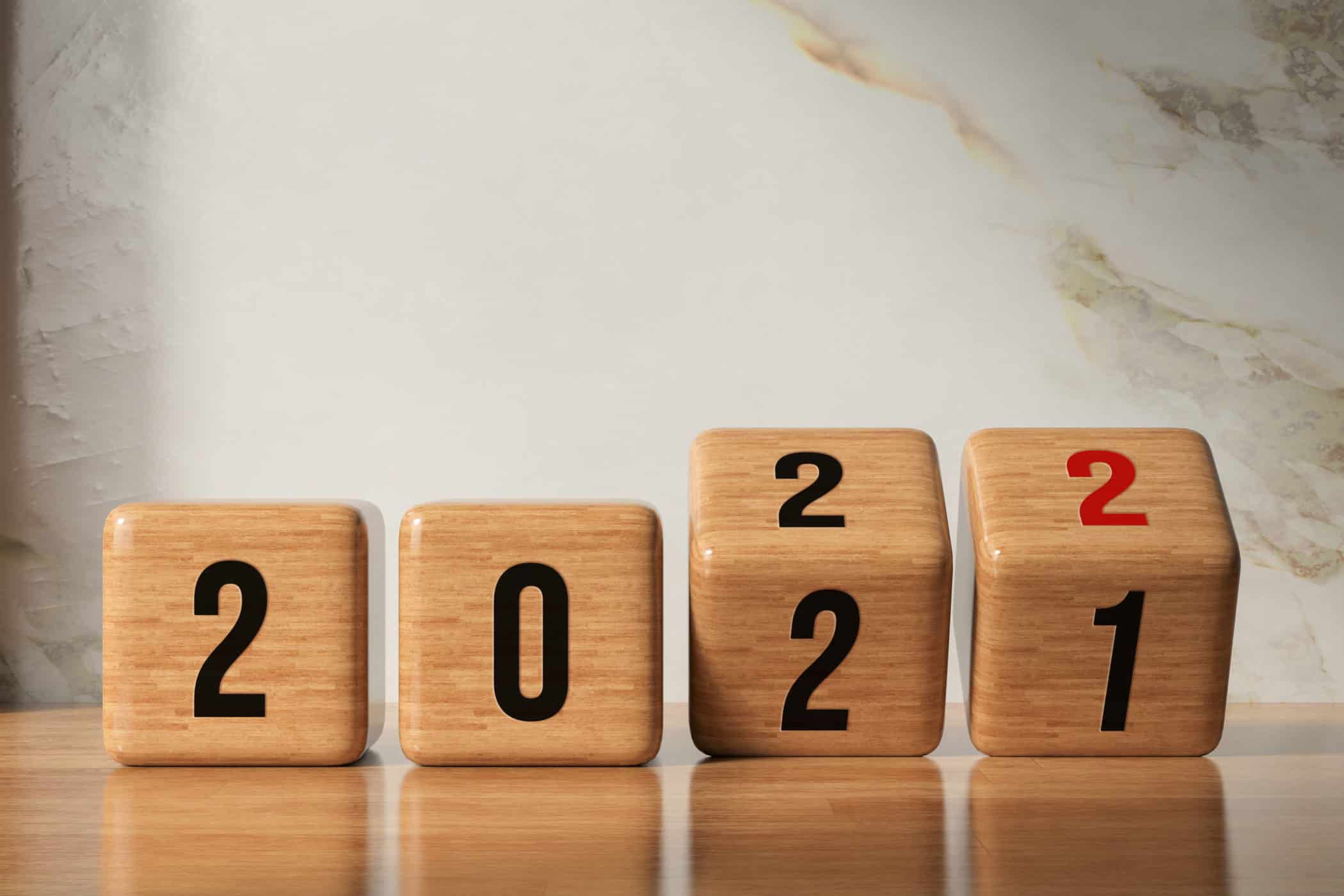 cube turns from 2021 to 2022 on wooden base